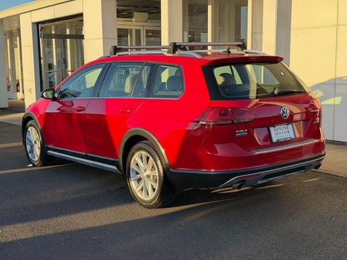 2017 Volkswagen Golf Alltrack TSI S