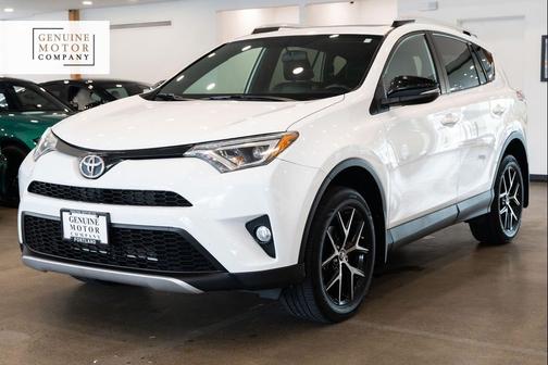 Super White 2016 Toyota RAV4 SE