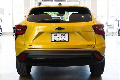 Nitro Yellow Metallic 2024 Chevrolet Trax FWD 1RS