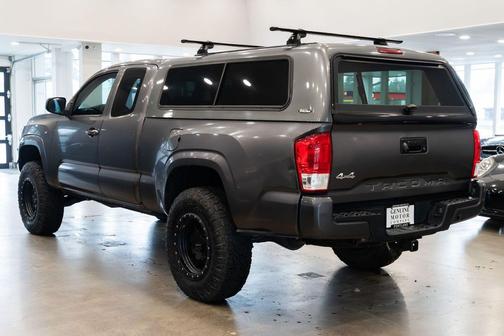 2017 Toyota Tacoma SR