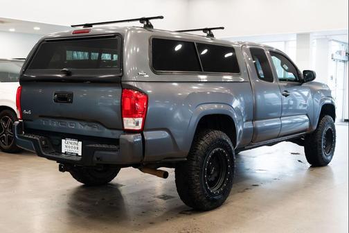 2017 Toyota Tacoma SR