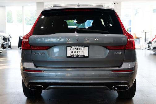 Gray Metallic 2019 Volvo XC60 Recharge Plug-In Hybrid T8 R-Design