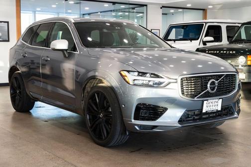 Gray Metallic 2019 Volvo XC60 Recharge Plug-In Hybrid T8 R-Design