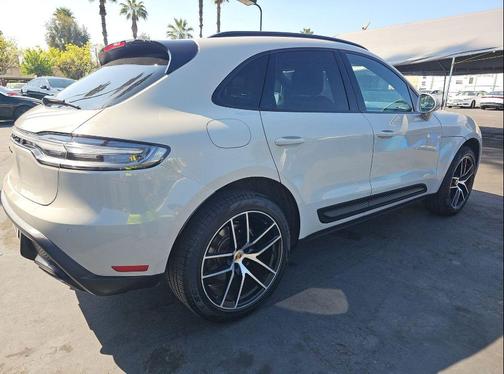 2022 Porsche Macan Base