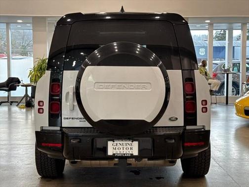 2023 Land Rover Defender 130 X-Dynamic SE
