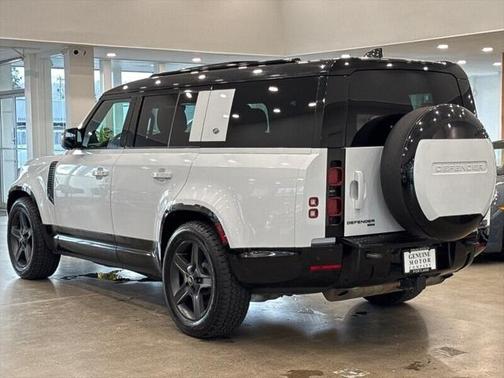 2023 Land Rover Defender 130 X-Dynamic SE
