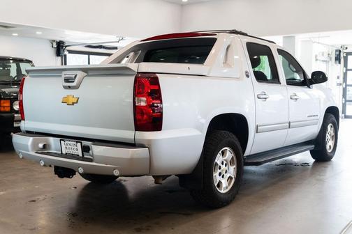 Silver Ice Metallic 2013 Chevrolet Avalanche LS