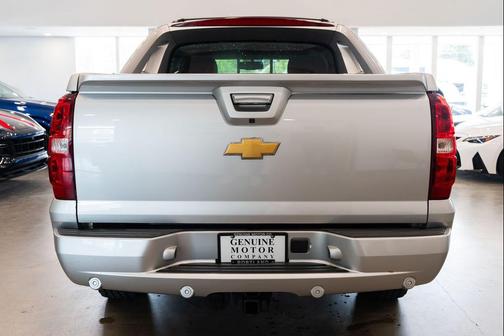 Silver Ice Metallic 2013 Chevrolet Avalanche LS