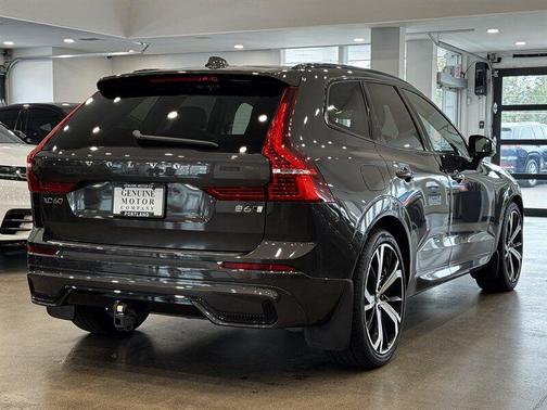 2023 Volvo XC60 B6 Ultimate Dark Theme