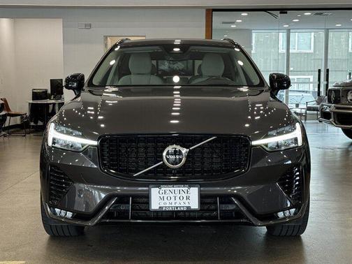 2023 Volvo XC60 B6 Ultimate Dark Theme