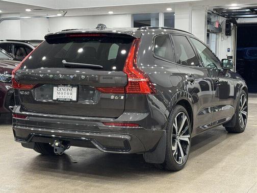 2023 Volvo XC60 B6 Ultimate Dark Theme
