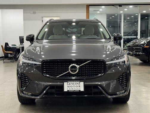 2023 Volvo XC60 B6 Ultimate Dark Theme