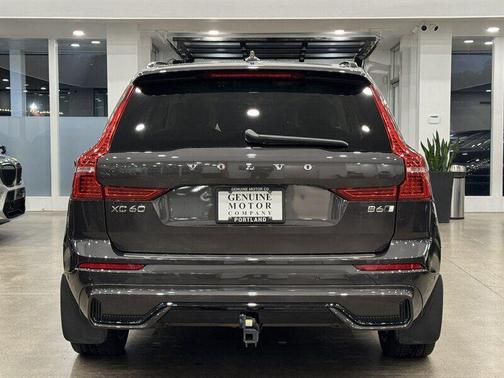 2023 Volvo XC60 B6 Ultimate Dark Theme