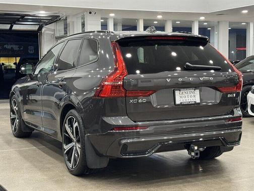 2023 Volvo XC60 B6 Ultimate Dark Theme