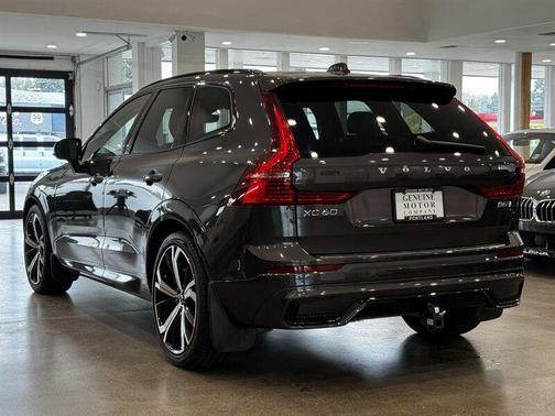 2023 Volvo XC60 B6 Ultimate Dark Theme