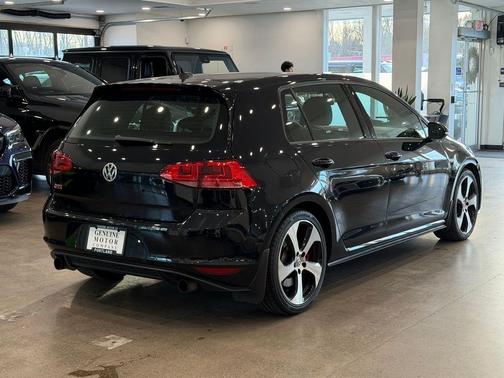 2017 Volkswagen Golf GTI 2.0T SE 4-Door