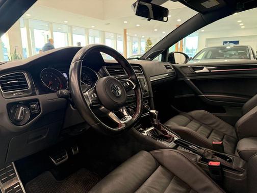 2017 Volkswagen Golf GTI 2.0T SE 4-Door