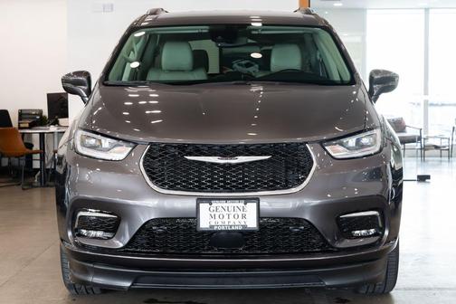 Granite Crystal Metallic Clearcoat 2021 Chrysler Pacifica Touring L