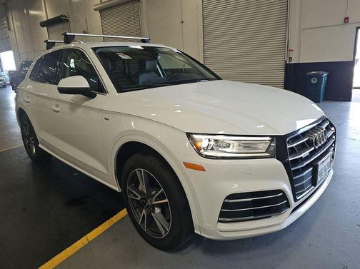 Glacier White Metallic 2020 Audi Q5 Premium 55 TFSI e quattro S tronic