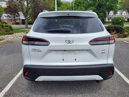 Pearl 2026 Toyota Corolla Cross LE