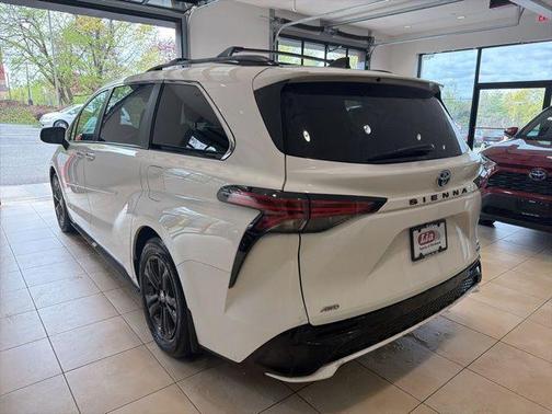 Ice Cap 2024 Toyota Sienna XSE 7 Passenger