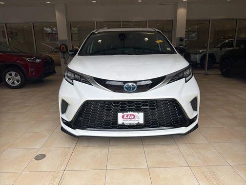 Ice Cap 2024 Toyota Sienna XSE 7 Passenger