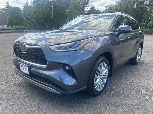 2024 Toyota Highlander Hybrid Platinum