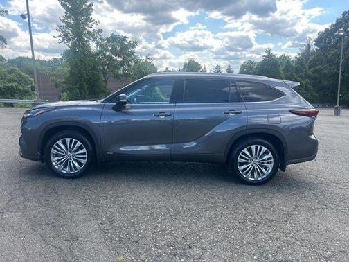 2024 Toyota Highlander Hybrid Platinum