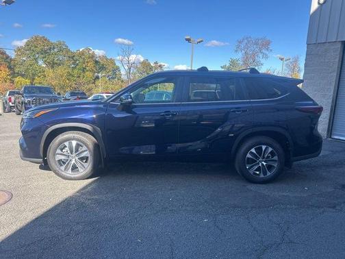 2025 Toyota Highlander XLE