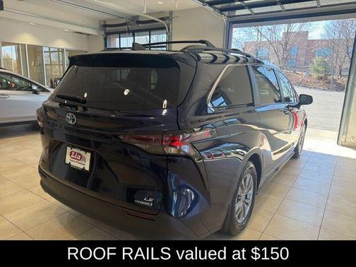 2023 Toyota Sienna LE