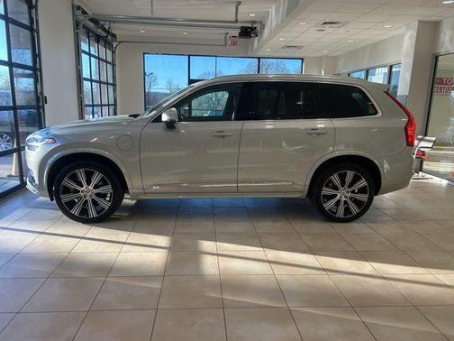 2022 Volvo XC90 Recharge Plug-In Hybrid T8 Inscription 7 Passenger