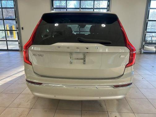2022 Volvo XC90 Recharge Plug-In Hybrid T8 Inscription 7 Passenger