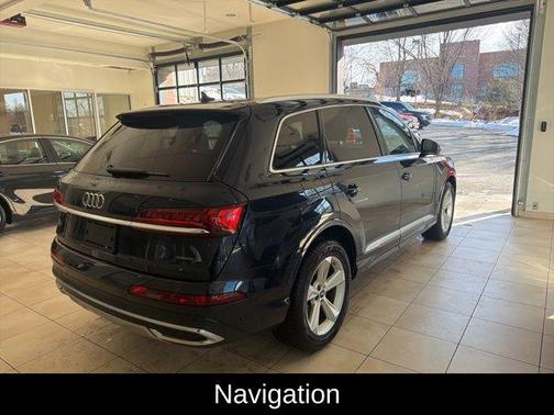Waitomo Blue Metallic 2023 Audi Q7 55 Premium
