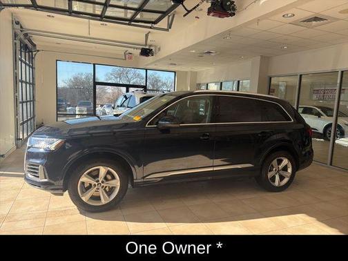 Waitomo Blue Metallic 2023 Audi Q7 55 Premium