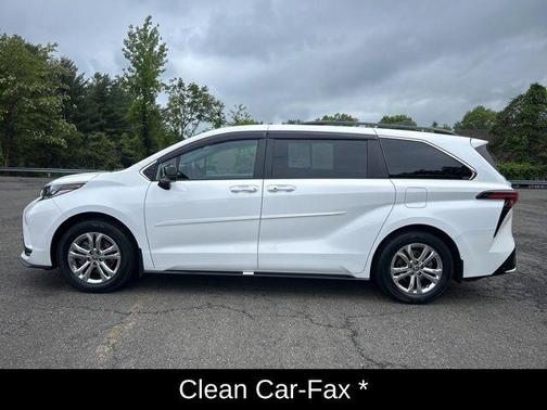 2022 Toyota Sienna XSE 7 Passenger