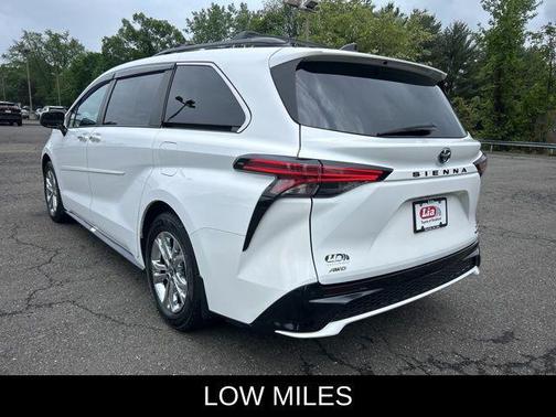 2022 Toyota Sienna XSE 7 Passenger