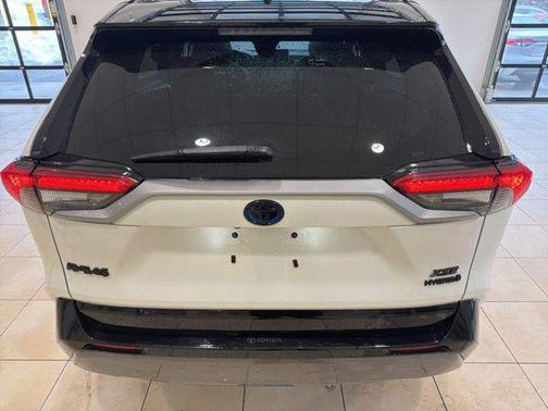 2021 Toyota RAV4 Hybrid SE