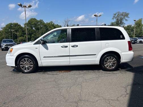 2014 Chrysler Town & Country Touring-L