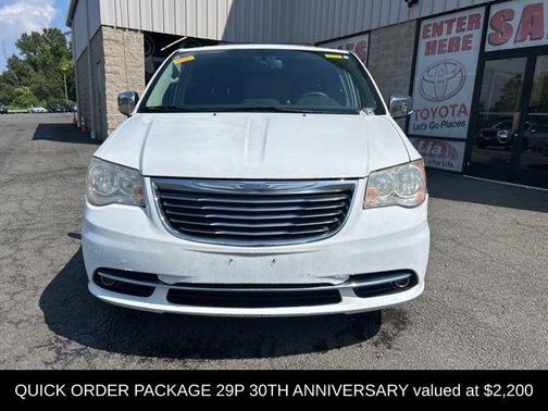 2014 Chrysler Town & Country Touring-L