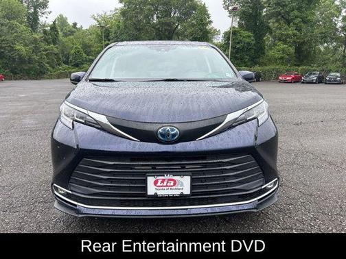 2021 Toyota Sienna XLE 7 Passenger