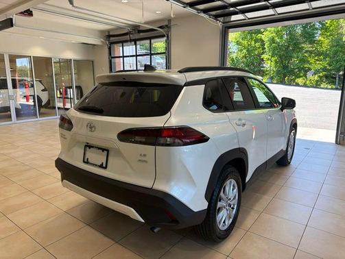 Pearl 2026 Toyota Corolla Cross LE