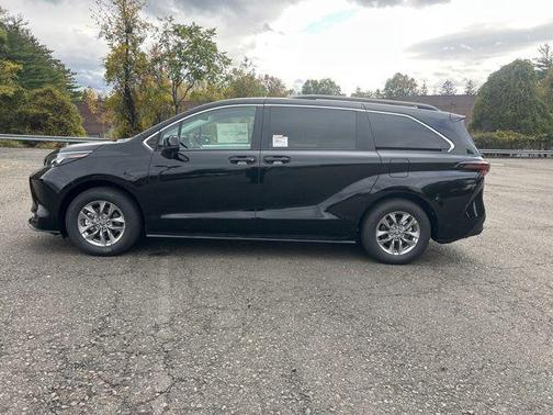 2025 Toyota Sienna LE