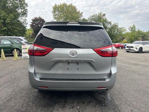 2020 Toyota Sienna LE