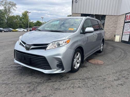 2020 Toyota Sienna LE