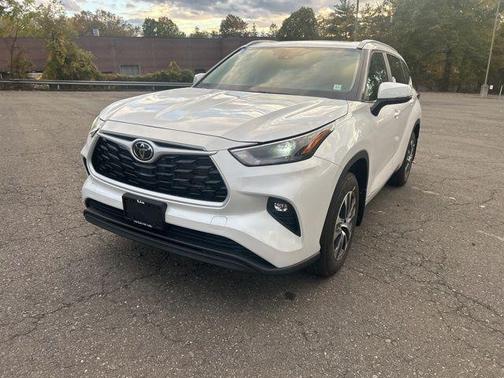 2025 Toyota Highlander Hybrid XLE
