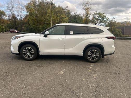 2025 Toyota Highlander Hybrid XLE