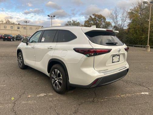 2025 Toyota Highlander Hybrid XLE