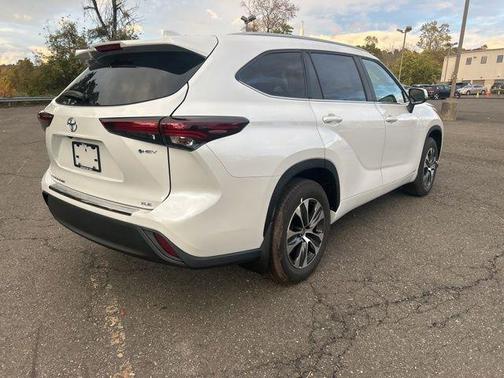 2025 Toyota Highlander Hybrid XLE