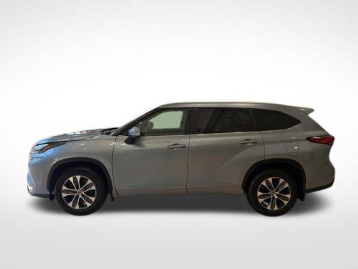 Moon Dust 2023 Toyota Highlander XLE
