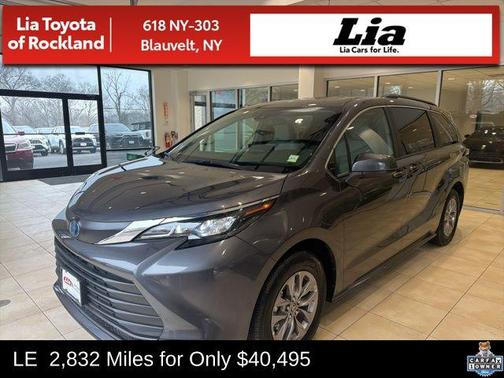 2025 Toyota Sienna LE